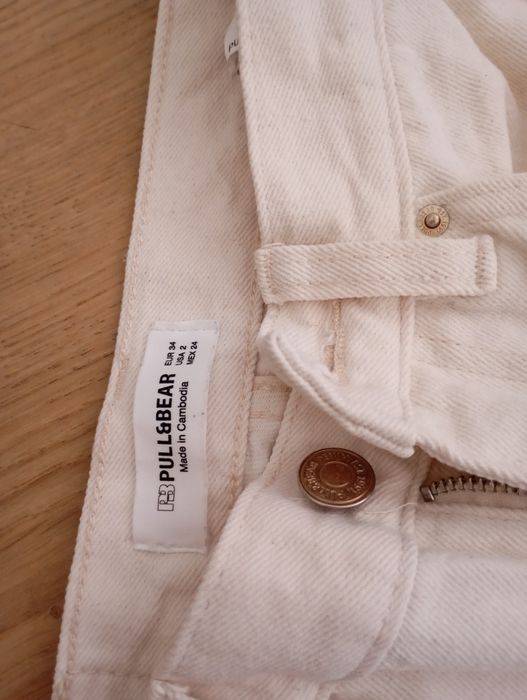 Jeansowe kremowe jasne spodnie pull and bear 34