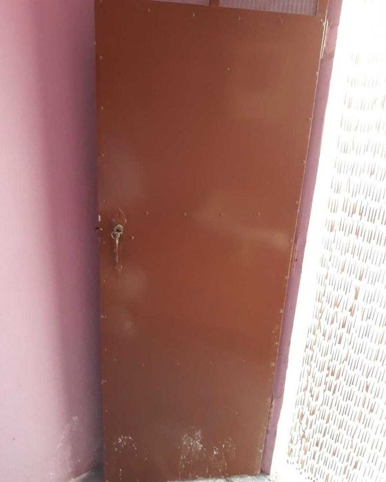 Porta em Ferro impecável - Brevemente estará disponível  !
