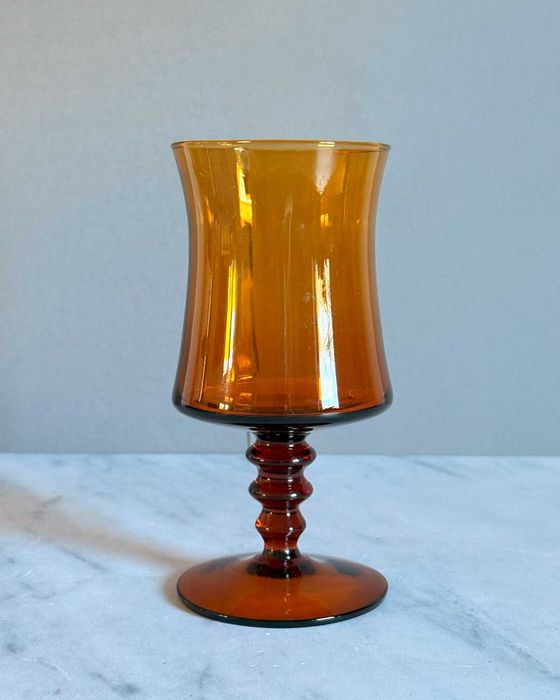 Bursztynowy kielich na stópce Szklany wazon