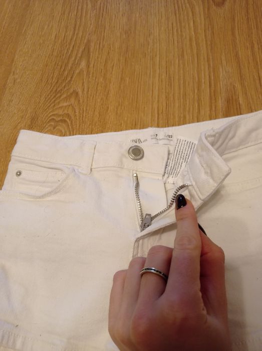 Szorty jeansowe dla dziewczynki. Rozmiar 122. Zara