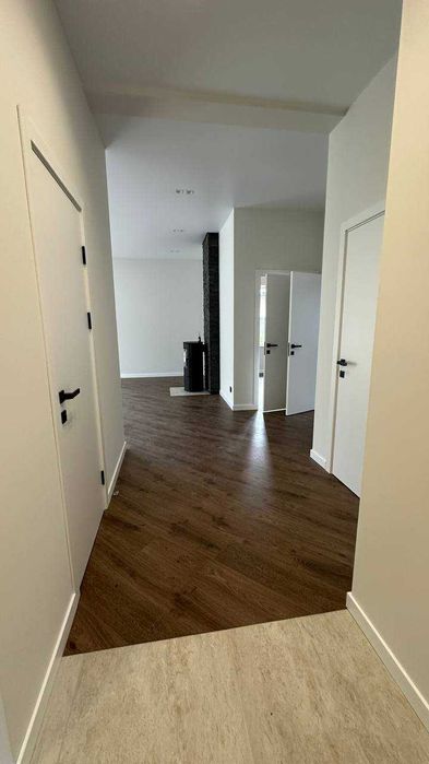 Будинок з сучасним ремонтом, каміном і ділянкою 4 сотки