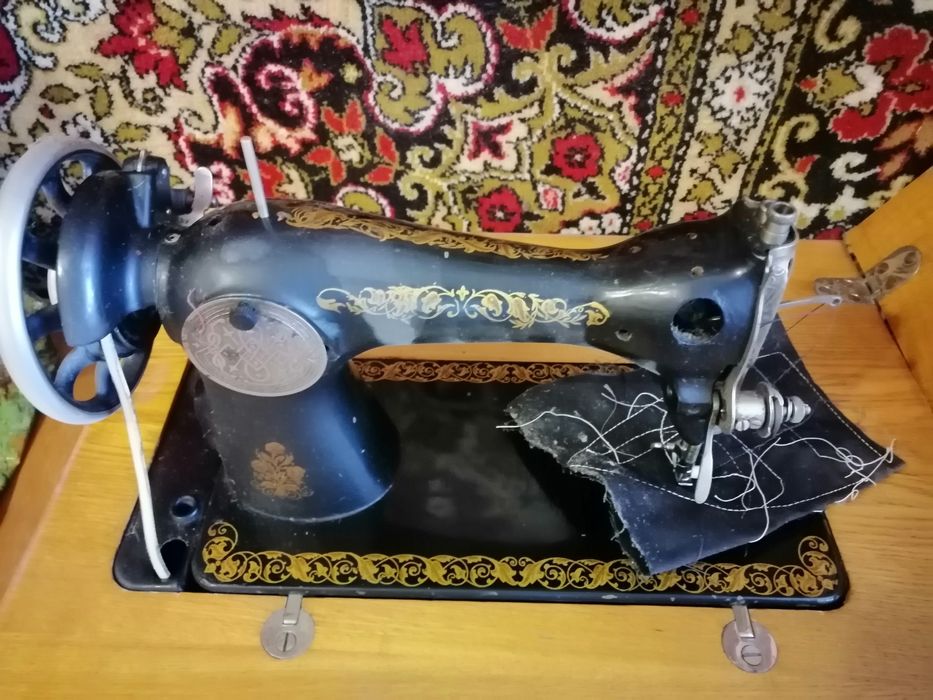 Продається швейна машинка-тумбочка