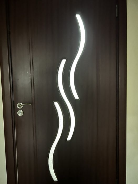 Двері з замком в ідеальному стані