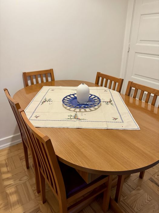 Mesa de Jantar extensível com 6 cadeiras