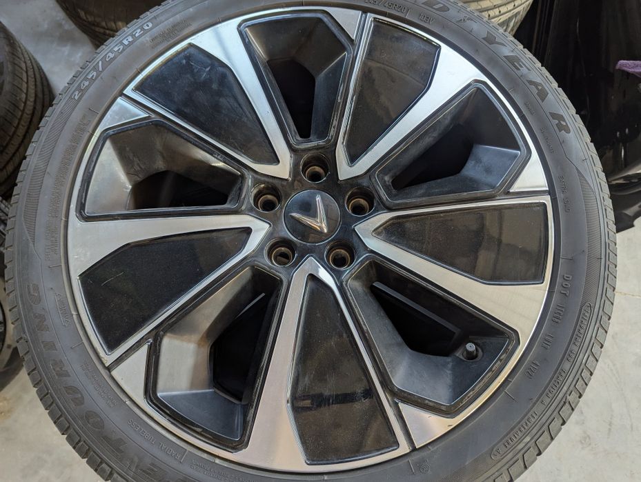 Колеса VinFast VF8 диски або взборі R20 245/45  Вінфаст 2023 рік