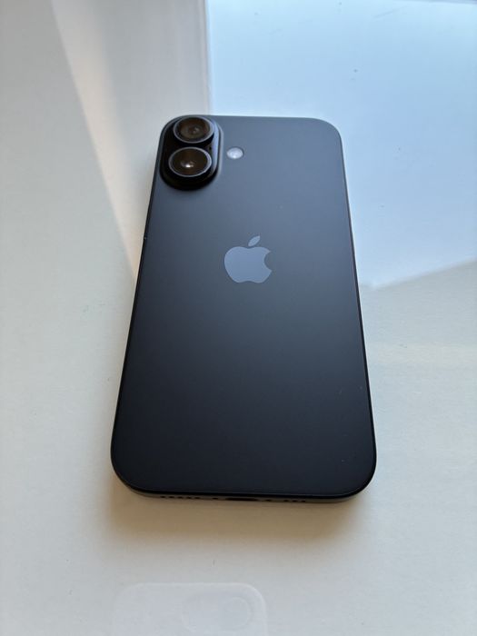 Apple iPhone 16