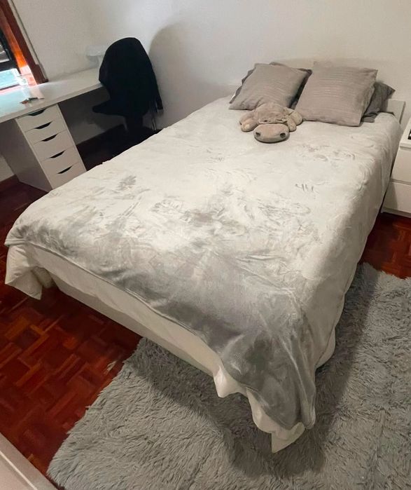 Cama VIHALS 140x200 com estrado LURÖY e colchão