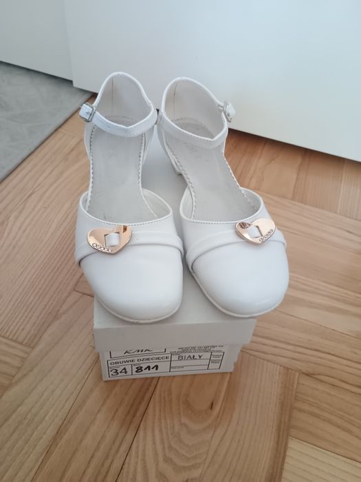 Buty do komunii białe