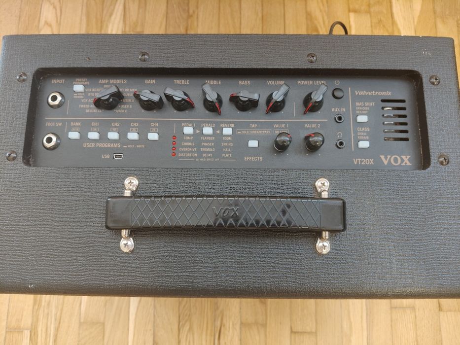 Wzmacniacz gitarowy piecyk combo VOX valvetronix VT 20 X