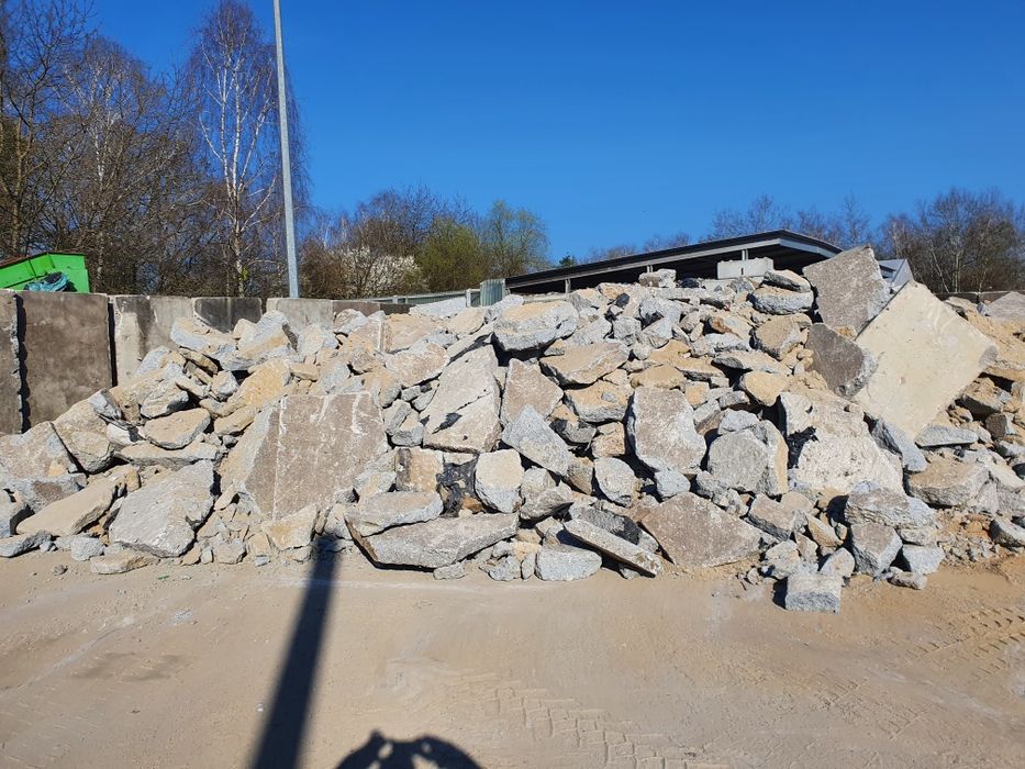 Wynajem Koparki z młotem wyburzeniowym Wyburzenia