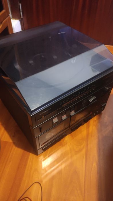 Vira discos com leitor de cassetes e rádio