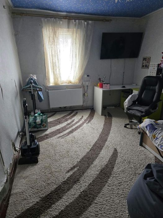 частина будинку з приватизованою ділянкою 7 соток. Роганський житловий