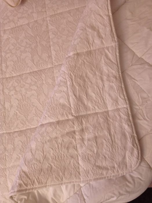 Colcha edredom Piubelle (250 x 260 cm) + 2 almofadas (60 x 60 cm)