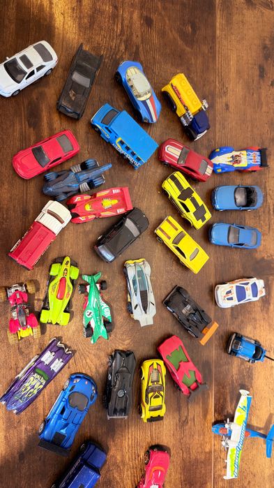 Samochodziki hot wheels luzaki