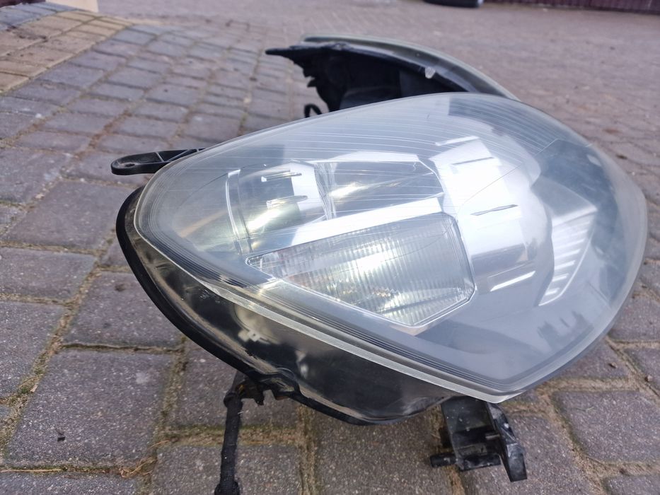 Lampa,reflektor Zafira B lift Bi-xenon Europa