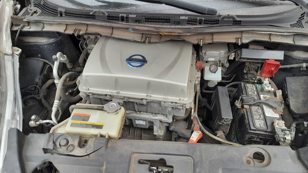 Запчасти  Nissan LEAF ЛИФ 2014 крышка багажника