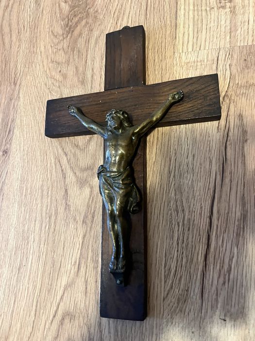 Crucifixo em Bronze de parede.
