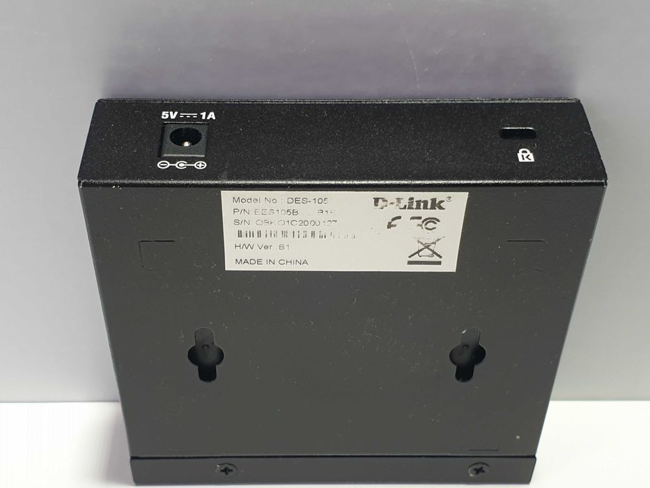 Світч D Link DES 105 5port   Комутатор