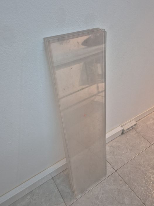 Prateleiras em vidro acrílico 94x25,5cm