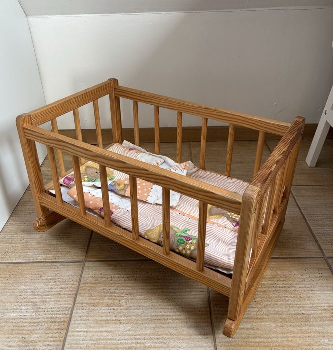 Łóżeczko bujane i wózek dla lalek