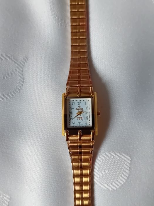 Japoński pozłacany zegarek damski swiston.