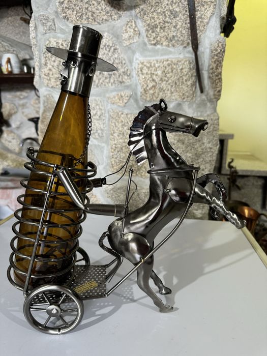 Suporte de garrafa com cavalo;
