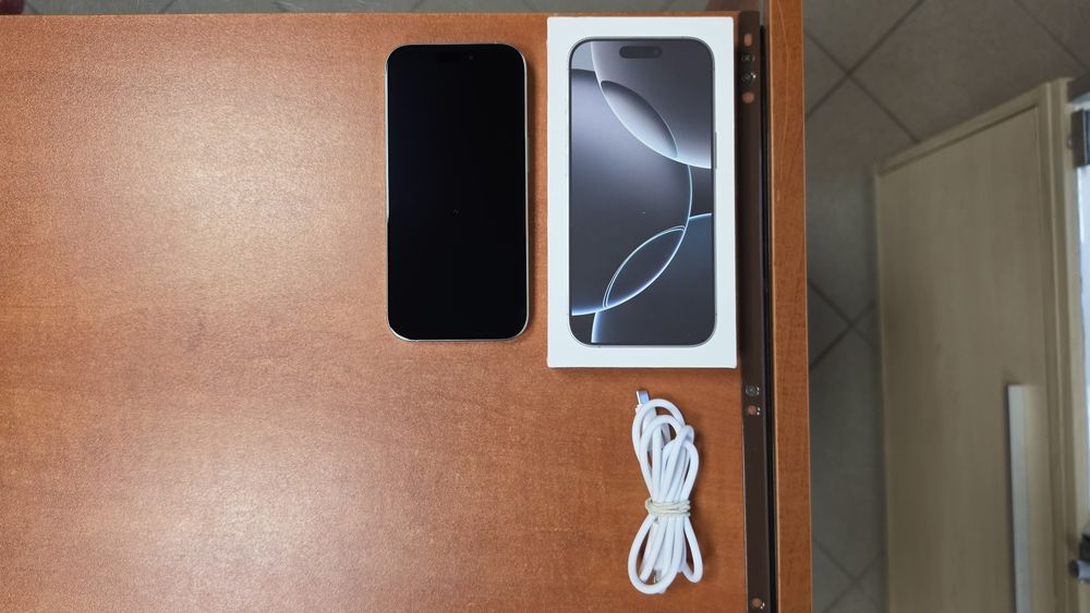 iPhone 16 Pro 256GB biały, stan bdb