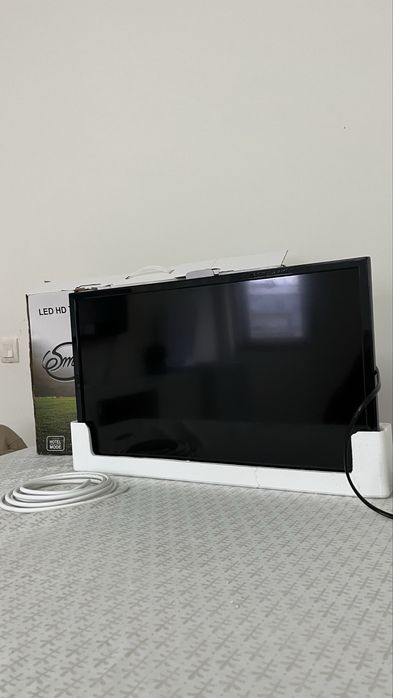 Vendo TV 24 em boas condições.