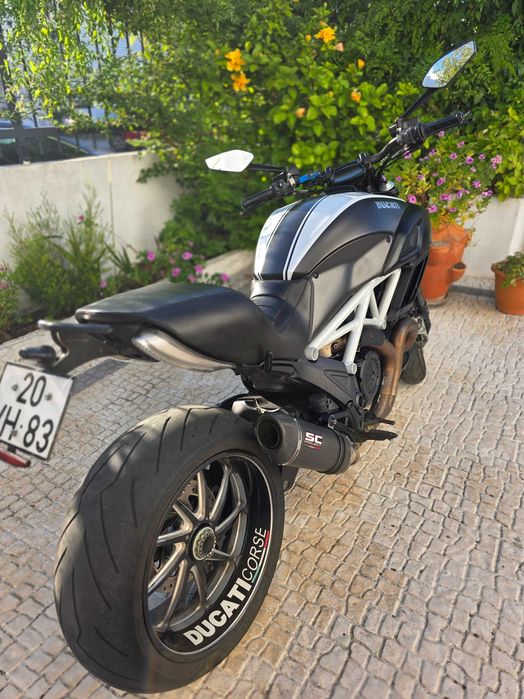 DUCATI DIAVEL 1200 Carbon Edition
