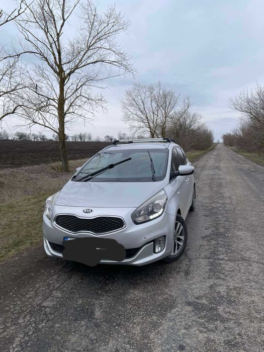 Продам машинку  Kia Carens