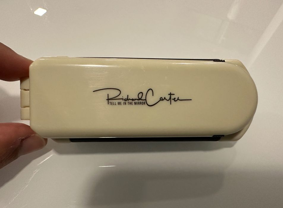 Very Practical Brush with Mirror64738563985923122