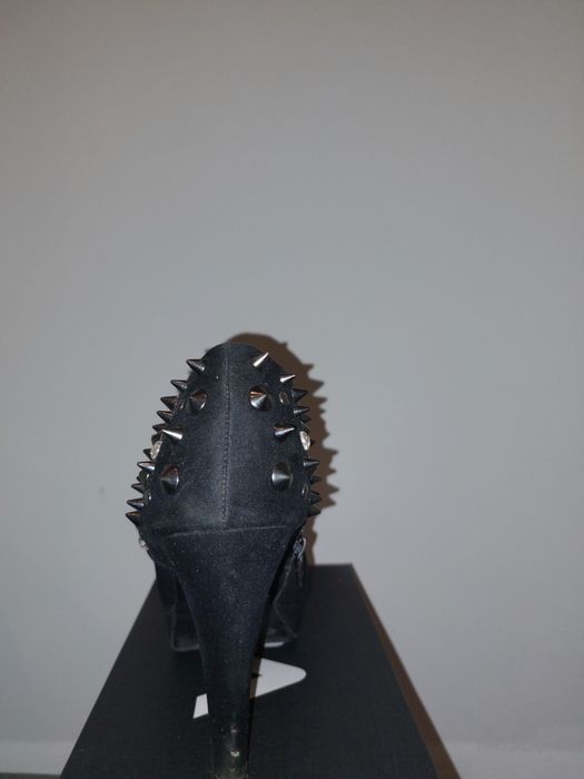 Buty na obcasie.