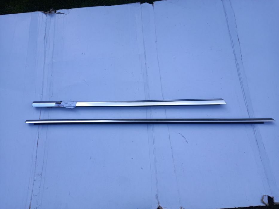 Listwy zagarniające zewnętrzne na drzwi chrom Mercedes A 117 W 117