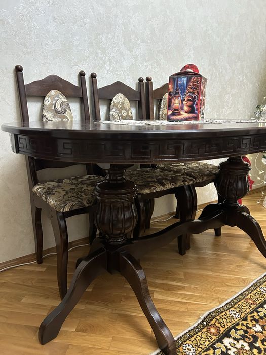 Стіл для гостей стіл у вітальню