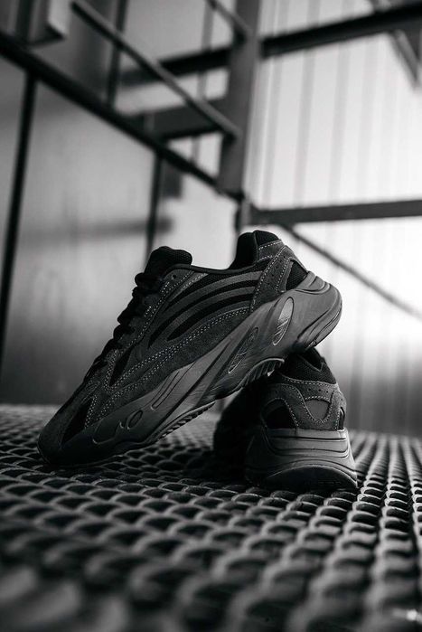 Кросівки Adidas Yeezy Boost 700 V2 Premium Black