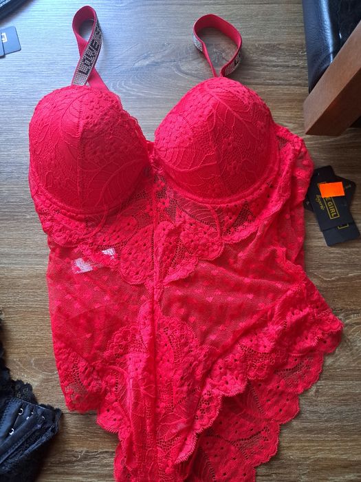 Body damskie czarne I czerwone L