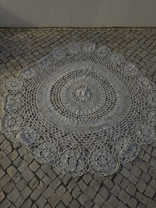 Toalha redonda bordada em renda