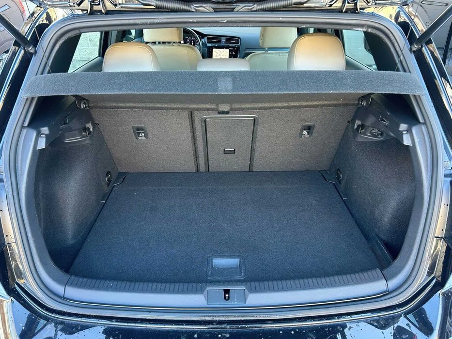 Volkswagen e-Golf      2018