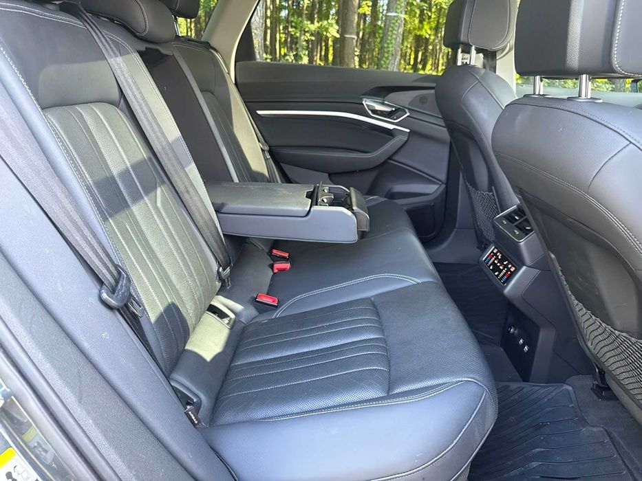 Audi e-tron      2019
