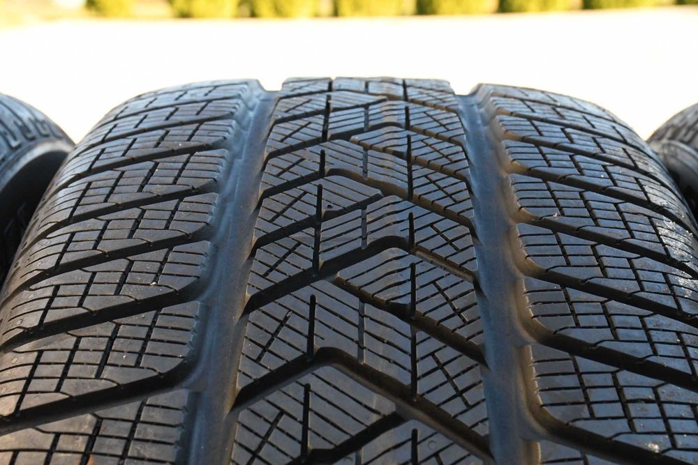 4x Opony Zimowe Pirelli 255/45R20 Scorpion 7.5mm 2022r