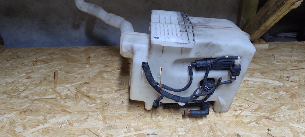 Zbiornik spryskiwaczy VW Golf 5 golf V wszystkie części pompka