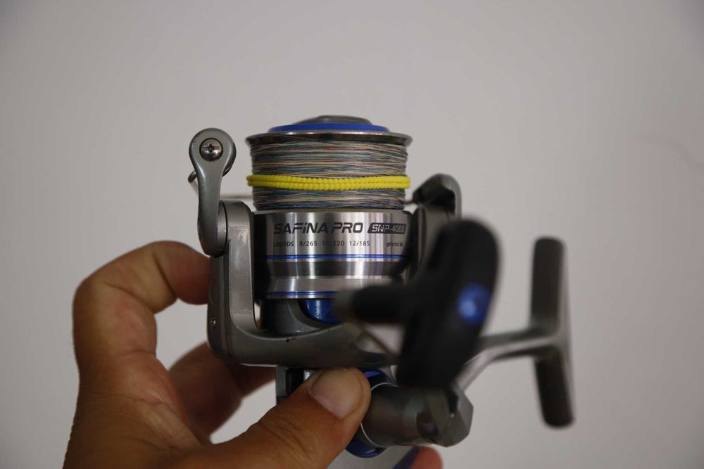Carreto de pesca OKUMA 4000, para spinning