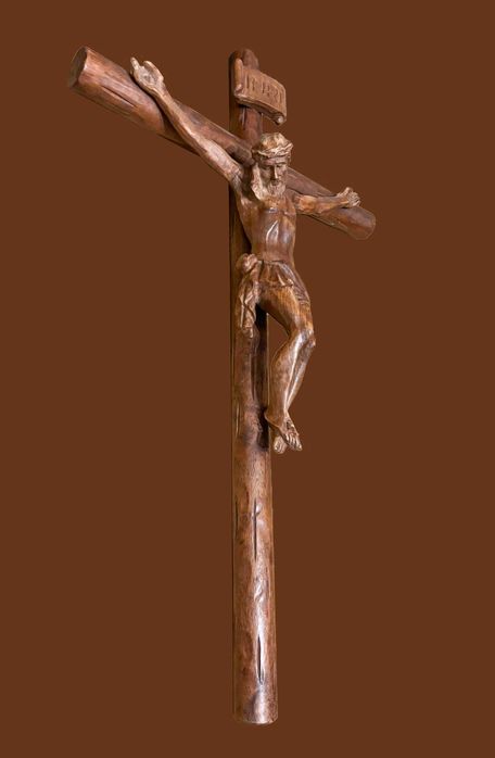 Crucifixo de parede em madeira