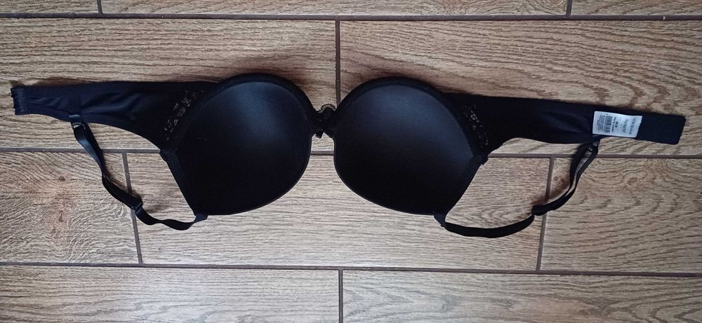 Czarny biustonosz Infinity Woman w r. 85 B