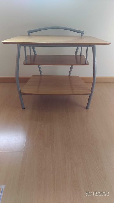 Mesa TV, aparelhagem, consolas, etc.