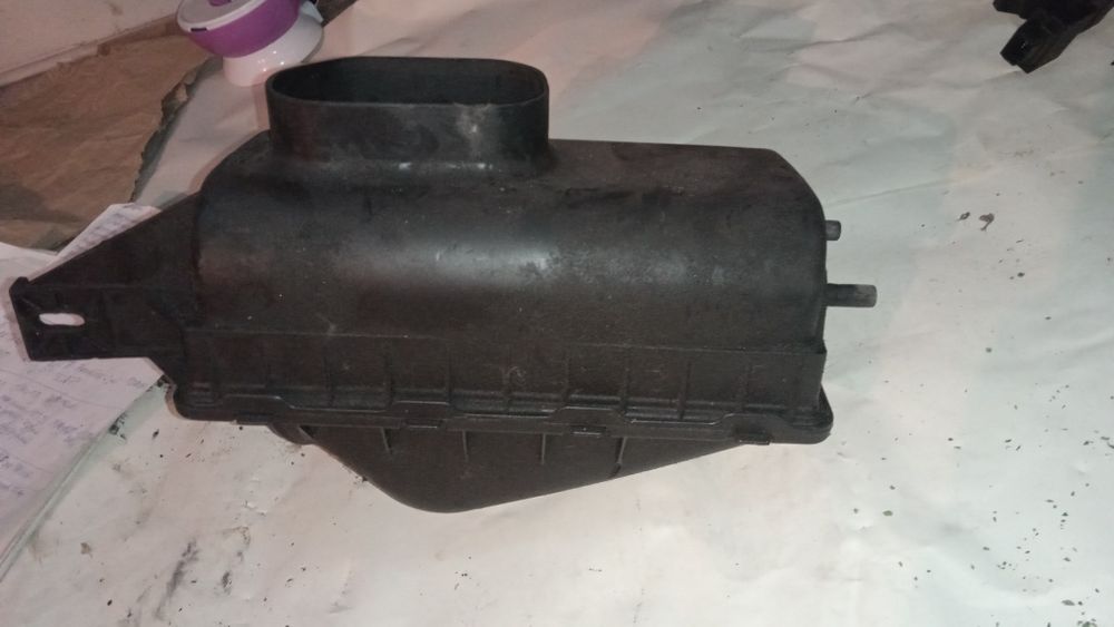 Корпус воздушного фільтра Craissler Voyager 2.5 TDI