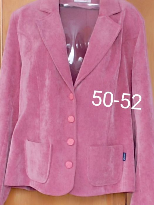 Жіночий жакет з мікровельвету