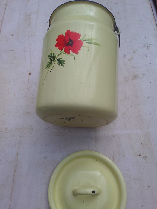 Форма для выпечки,мясорубка,бидон, эмалированные лотки,ножи