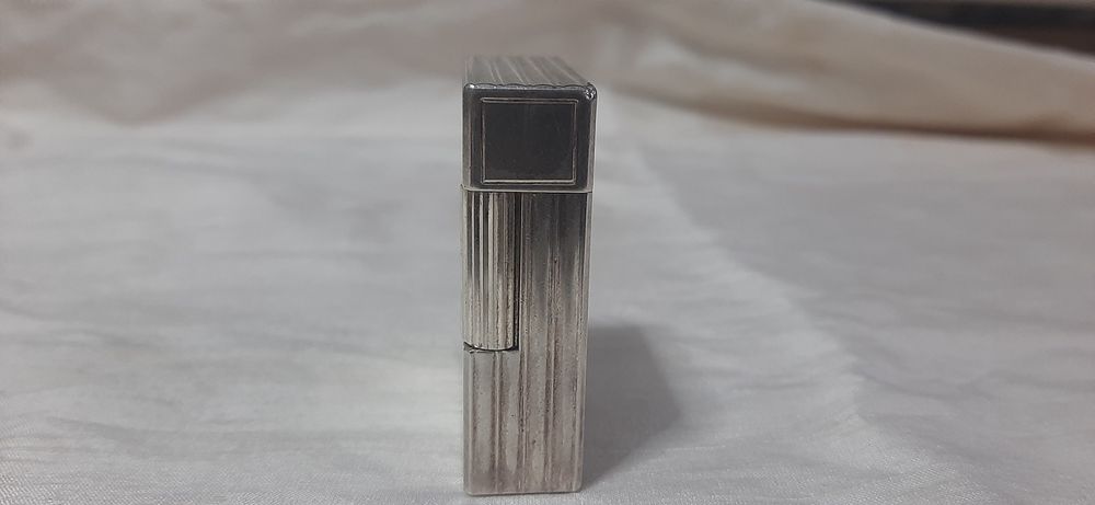 Isqueiro S T Dupont em Prata