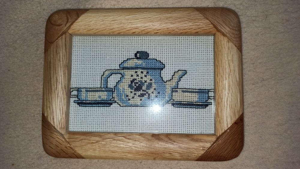 Вышивка декоративная в рамке